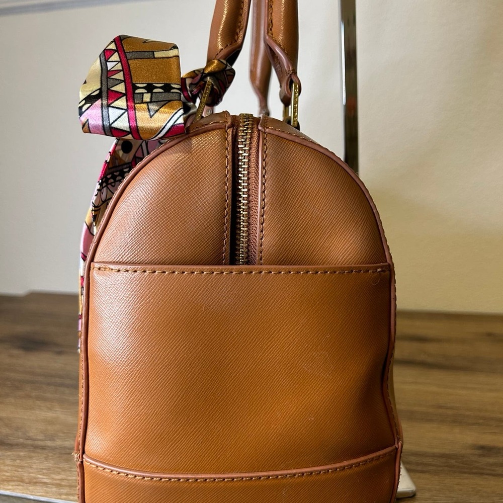 Tory Burch Tan Shoulder Bag with Colorful Scarf - Picture 4 of 12
